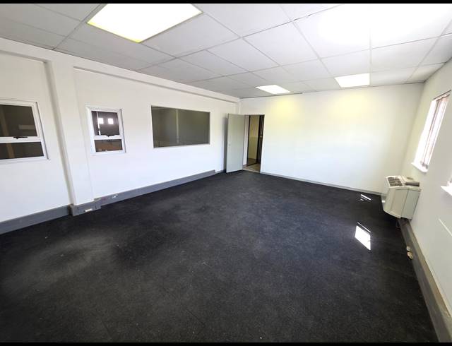 550M² WAREHOUSE TO LET IN STORMILL